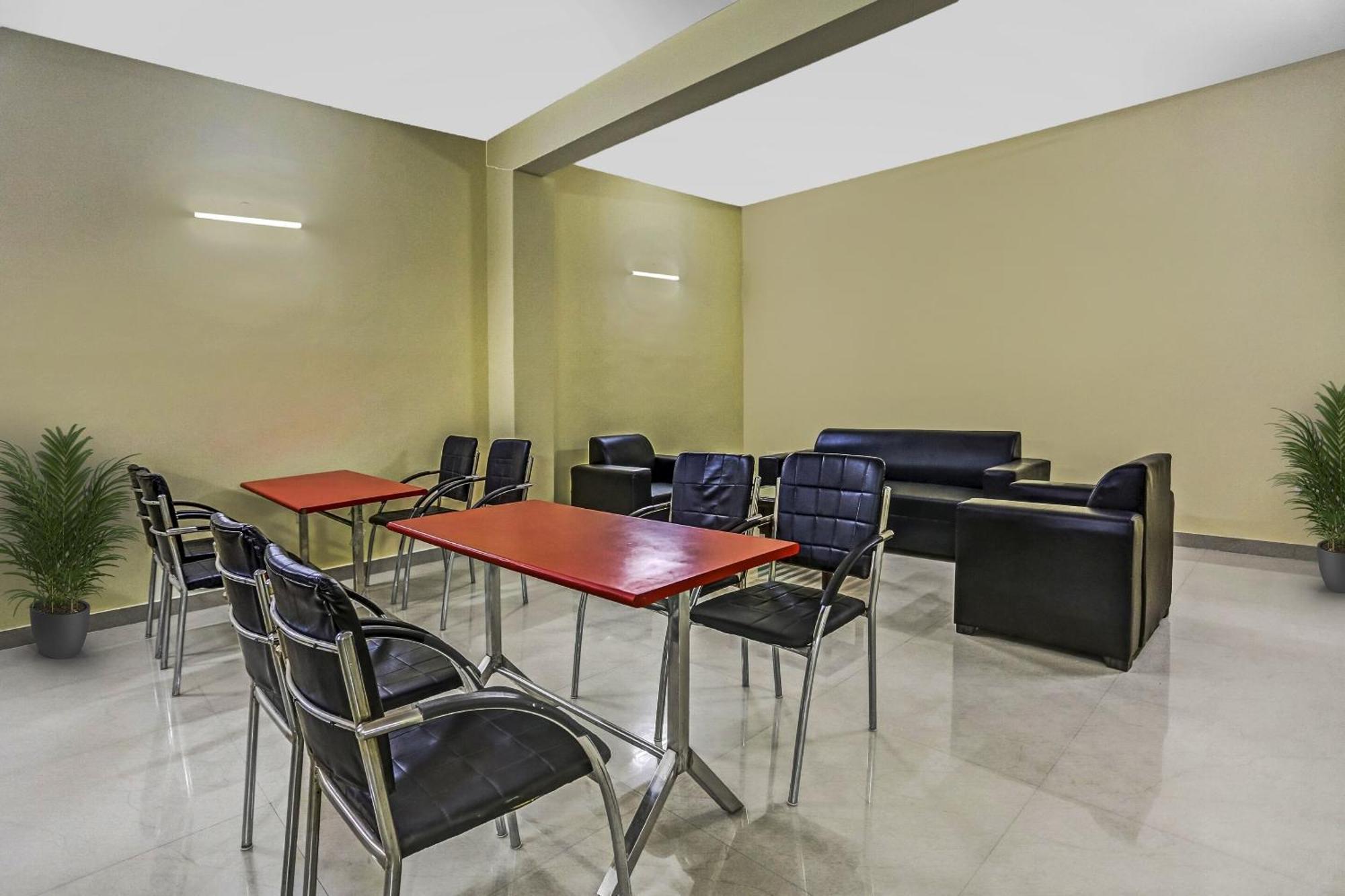 Townhouse Rumaisa Indirapuram Экстерьер фото