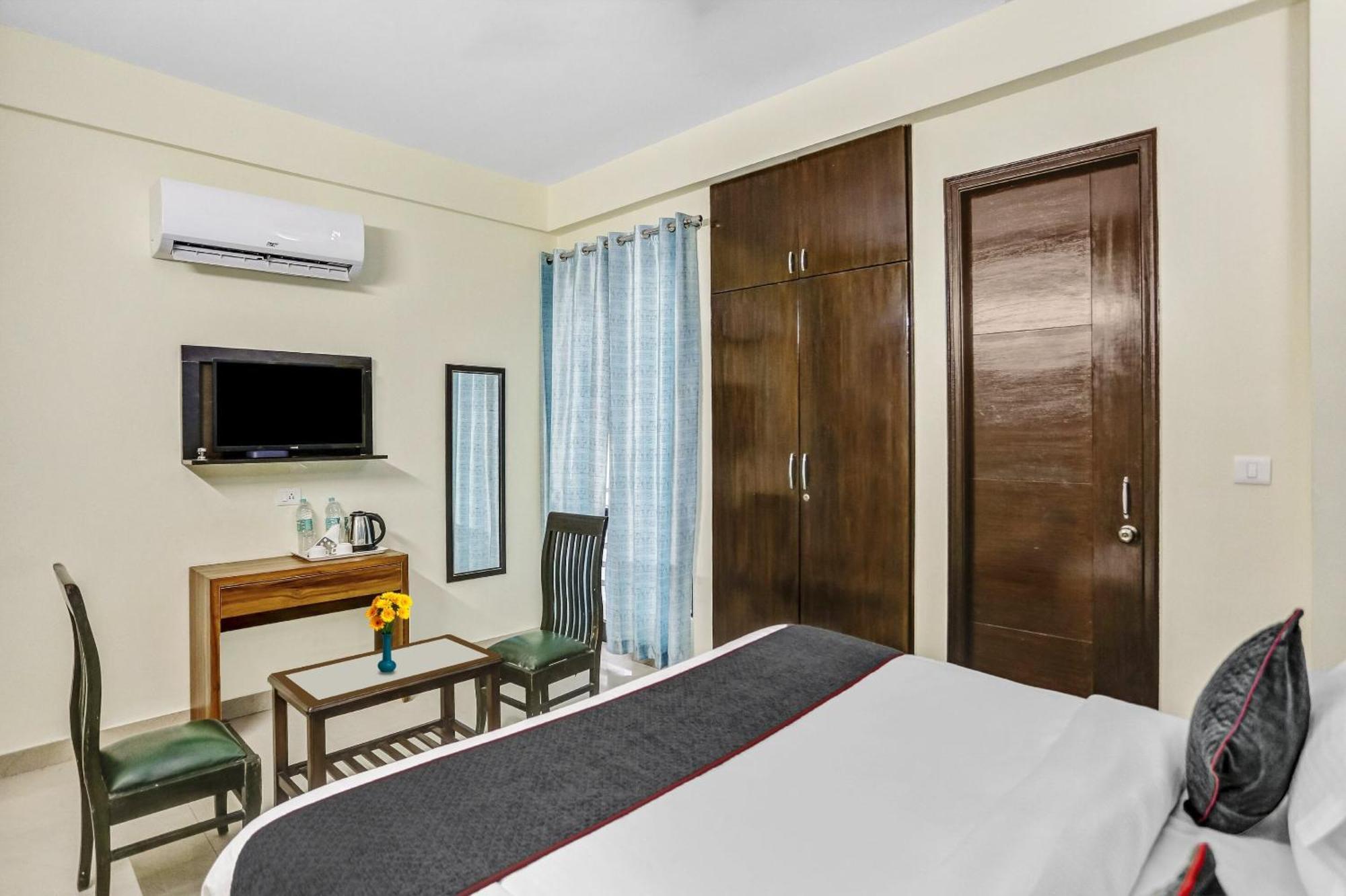 Townhouse Rumaisa Indirapuram Экстерьер фото