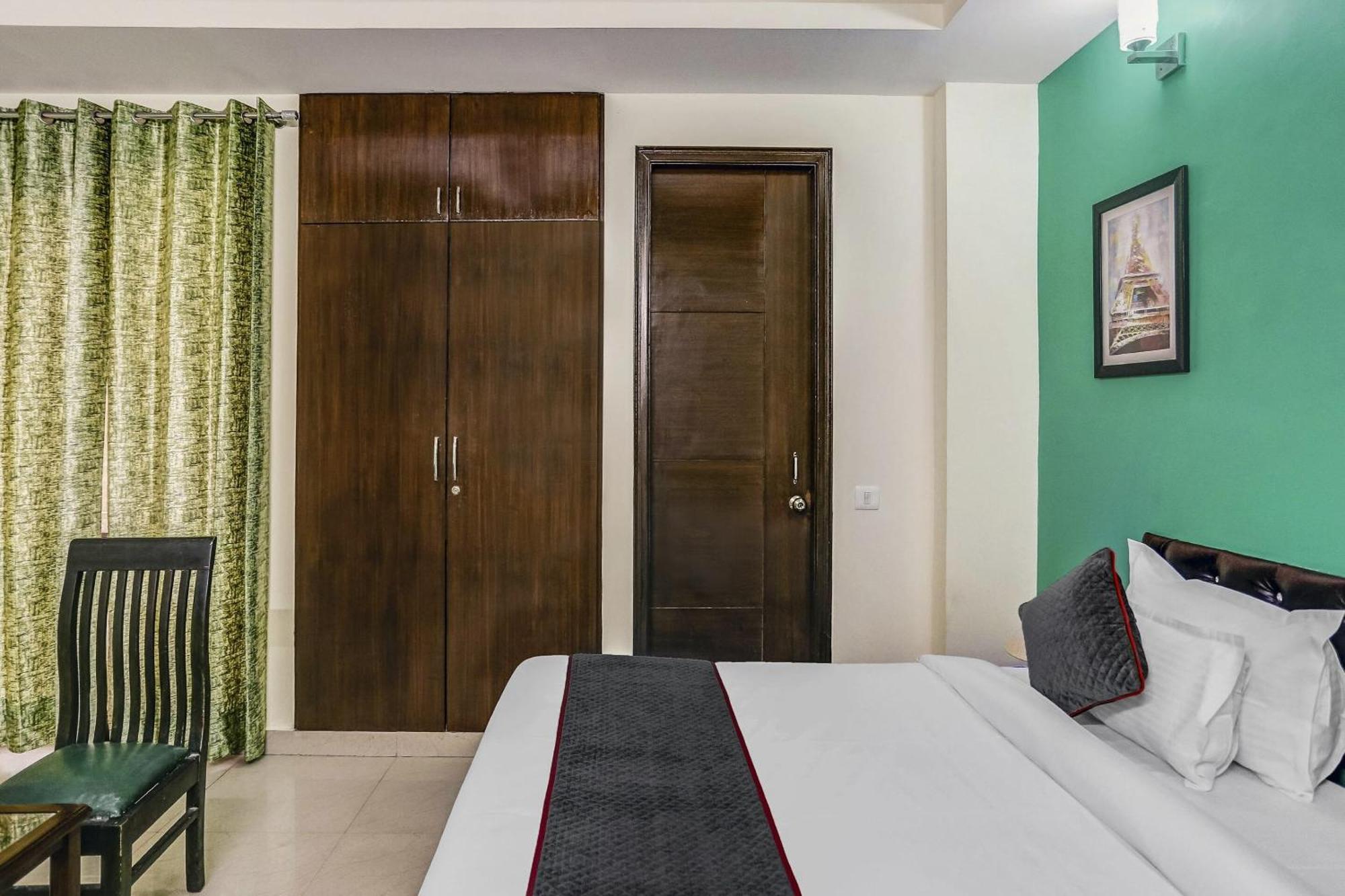 Townhouse Rumaisa Indirapuram Экстерьер фото