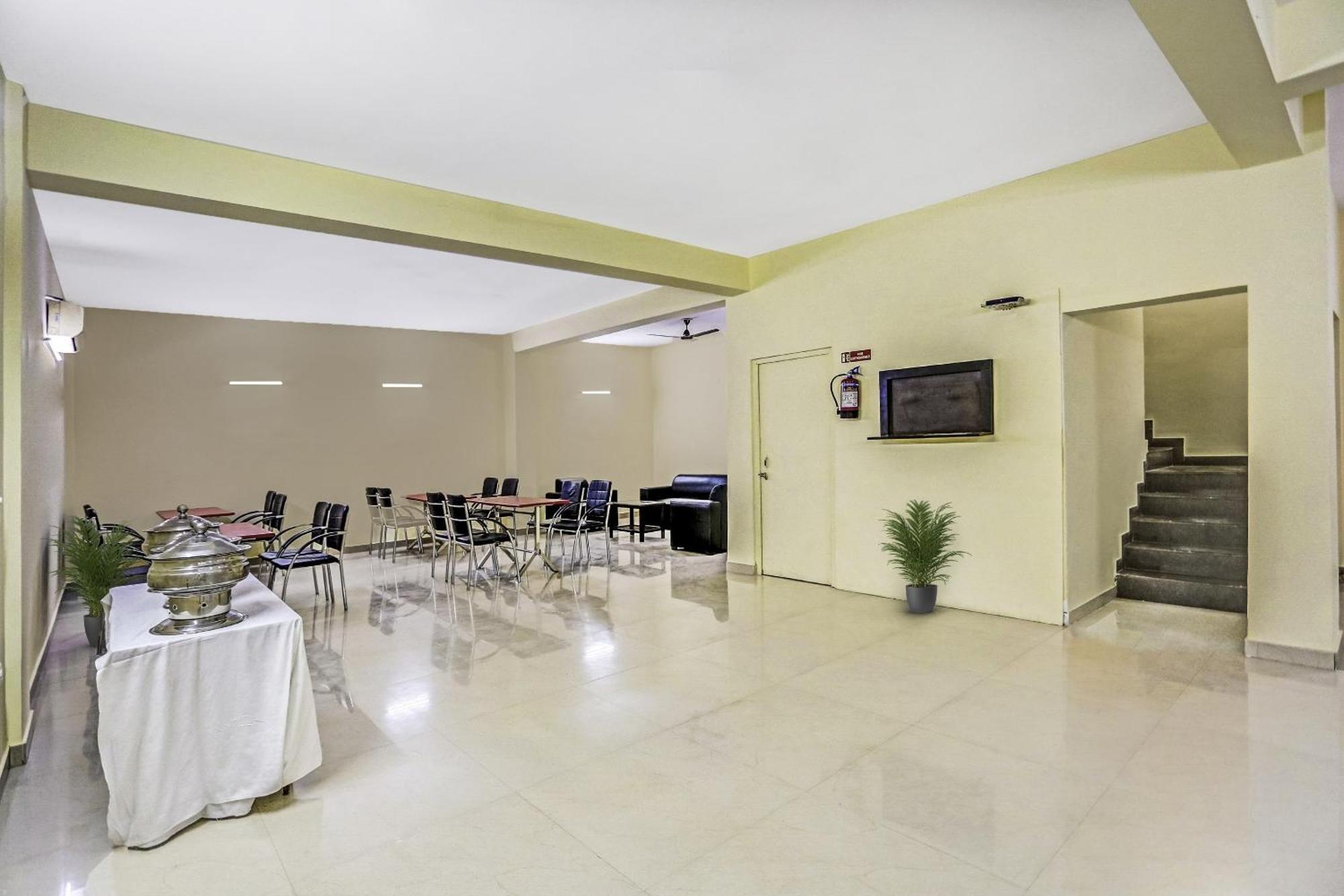 Townhouse Rumaisa Indirapuram Экстерьер фото